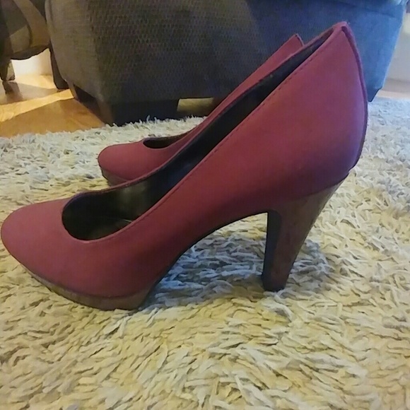 Heels - Picture 2 of 4